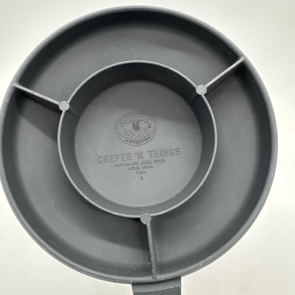 Nordic Ware Crepes N Things Vintage Crepe Pan Wooden Handle Made in USA Black